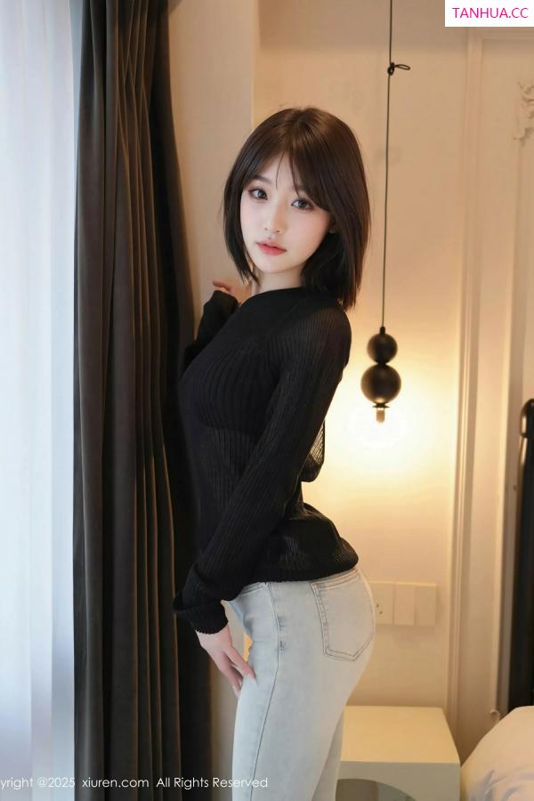 汁汁  [XiuRen]高清写真图 2025.06.06 No.10374 汁汁 蓝色牛仔裤第7张图片